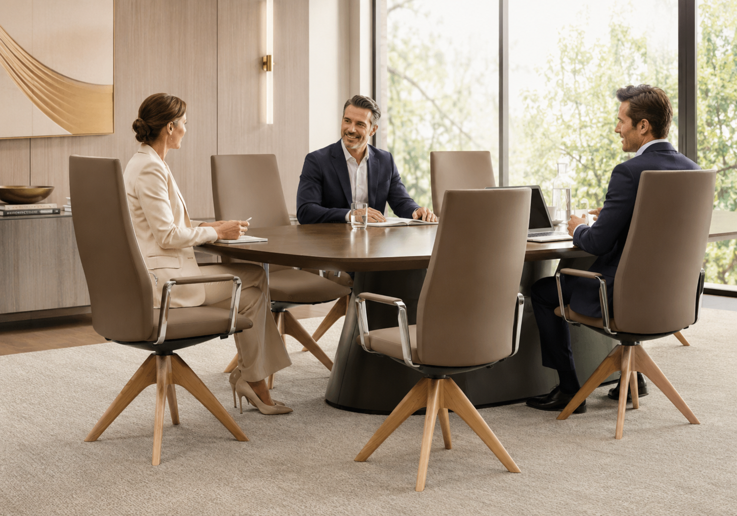 Poltrona interlocutoria Verve con base a 4 razze